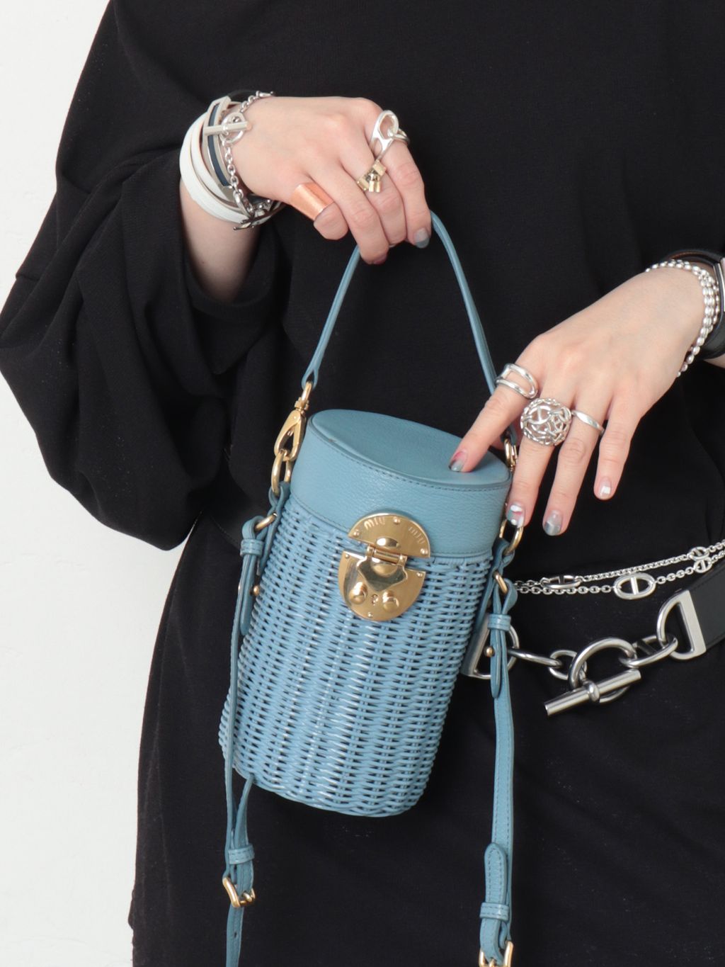 MIU MIU/ミュウミュウ】 Cylinder shoulder 2wayのコーディネート