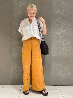 YOU LOOK GOOD×JS】ソフトチノスパンコールパンツのコーディネート