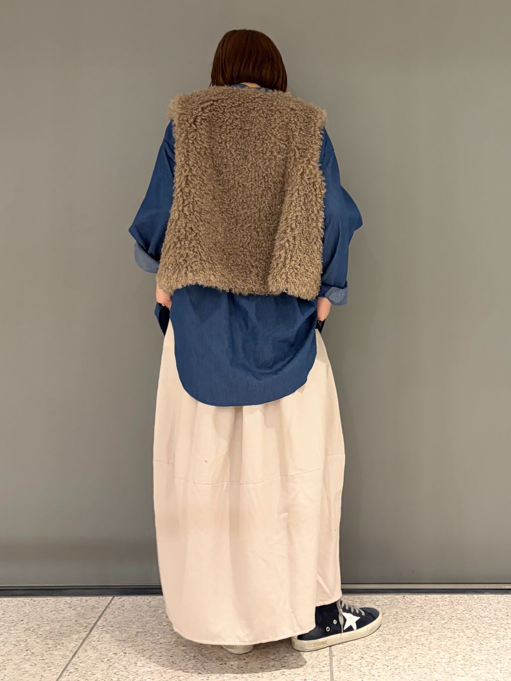 カーリーショートベストのコーディネートスナップ（A.D）｜journal