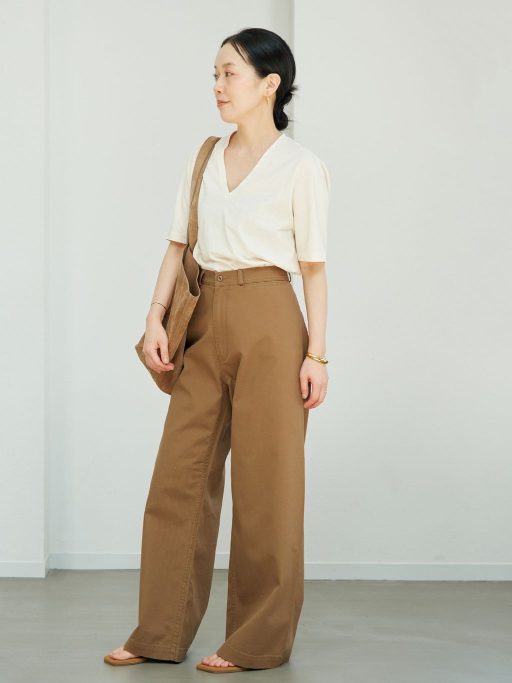Slim V-Neck Teeのコーディネートスナップ（midori）｜Plage