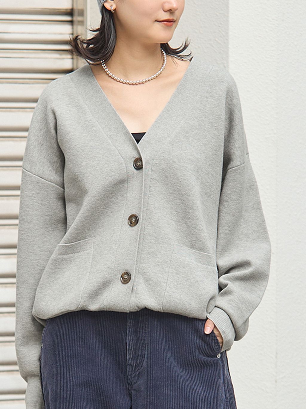 コットンカシミヤMIX Vネックカーディガンのコーディネートスナップ