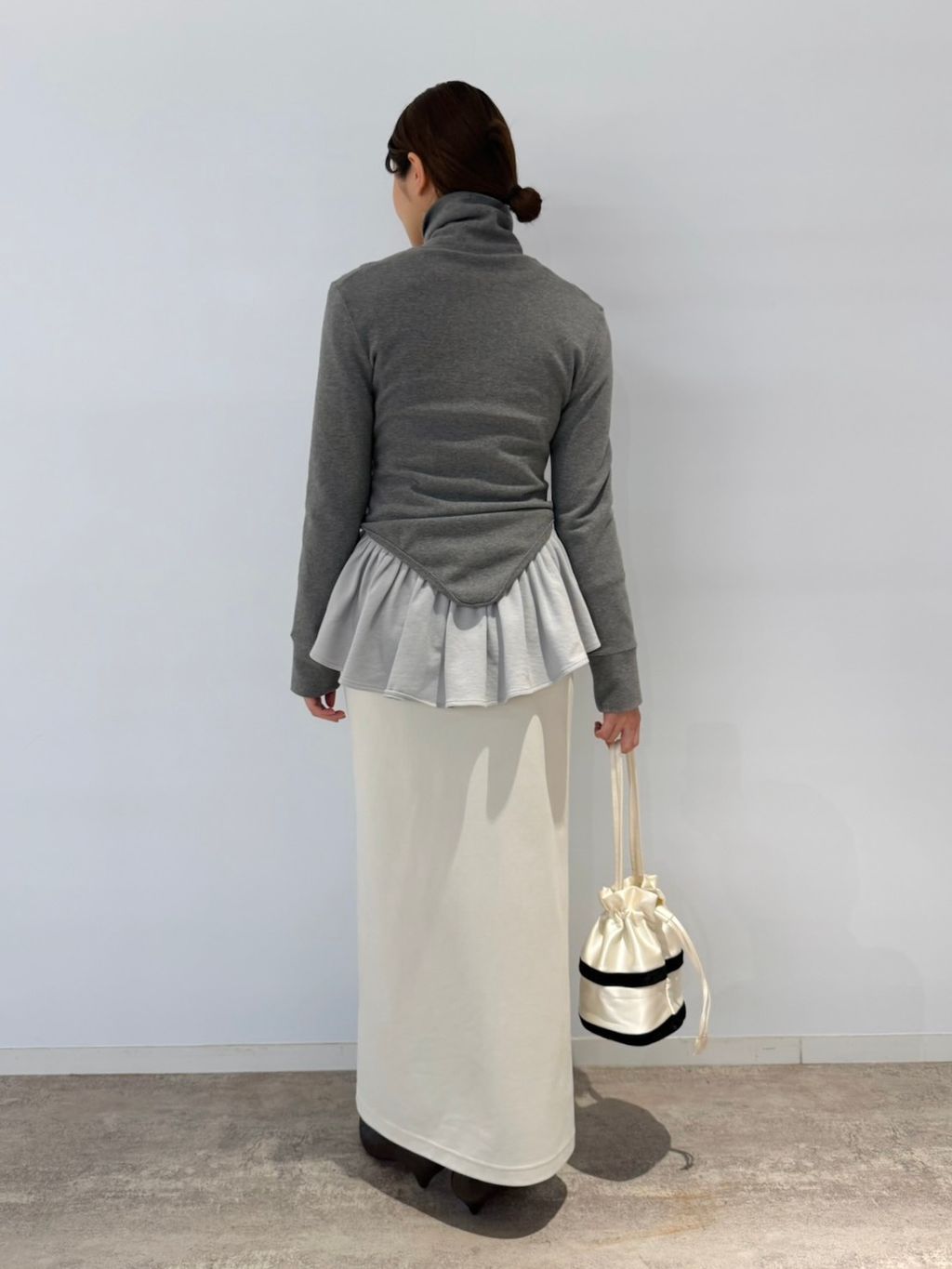 angielala LULU ペプラムスウェットのコーディネートスナップ（emi