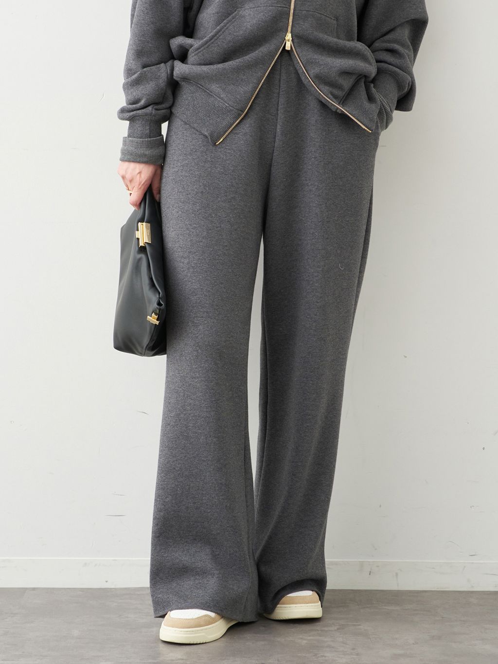 Warm ジップ フーディーのコーディネートスナップ（MIZU）｜Deuxieme