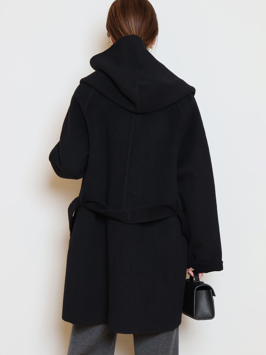 予約》ウールアンゴラ HALF GOWN コートのコーディネートスナップ