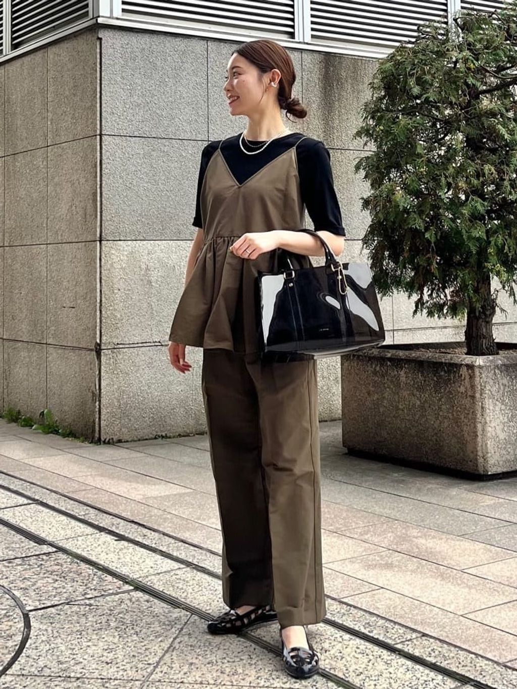 グログラン クロップドパンツのコーディネートスナップ（momoko