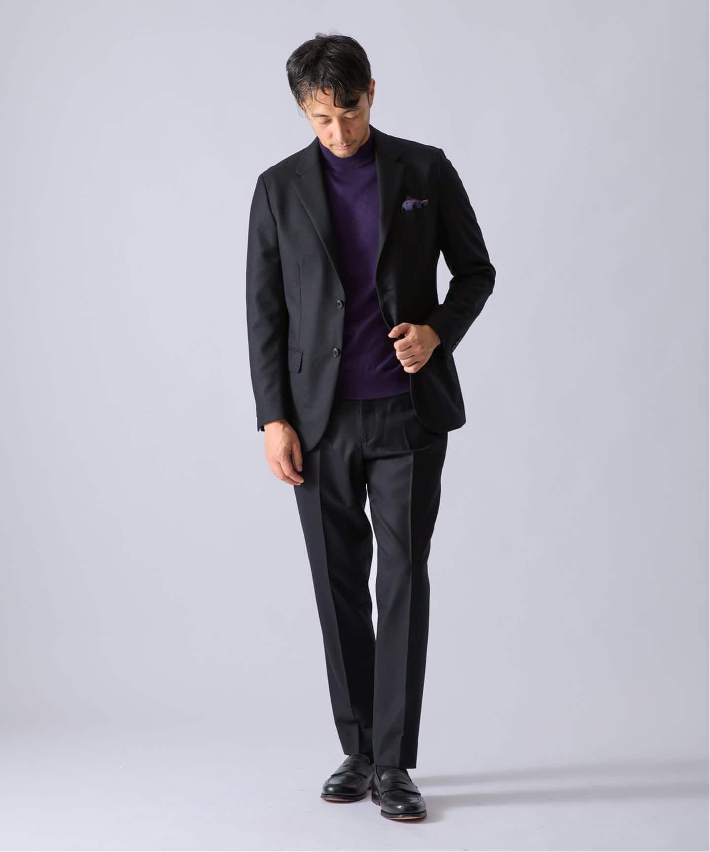 フード付きダークグレーセットアップd.i.a. 2026 A/W】秋の始まりに揃えたい、大人の「セットアップ」特集
