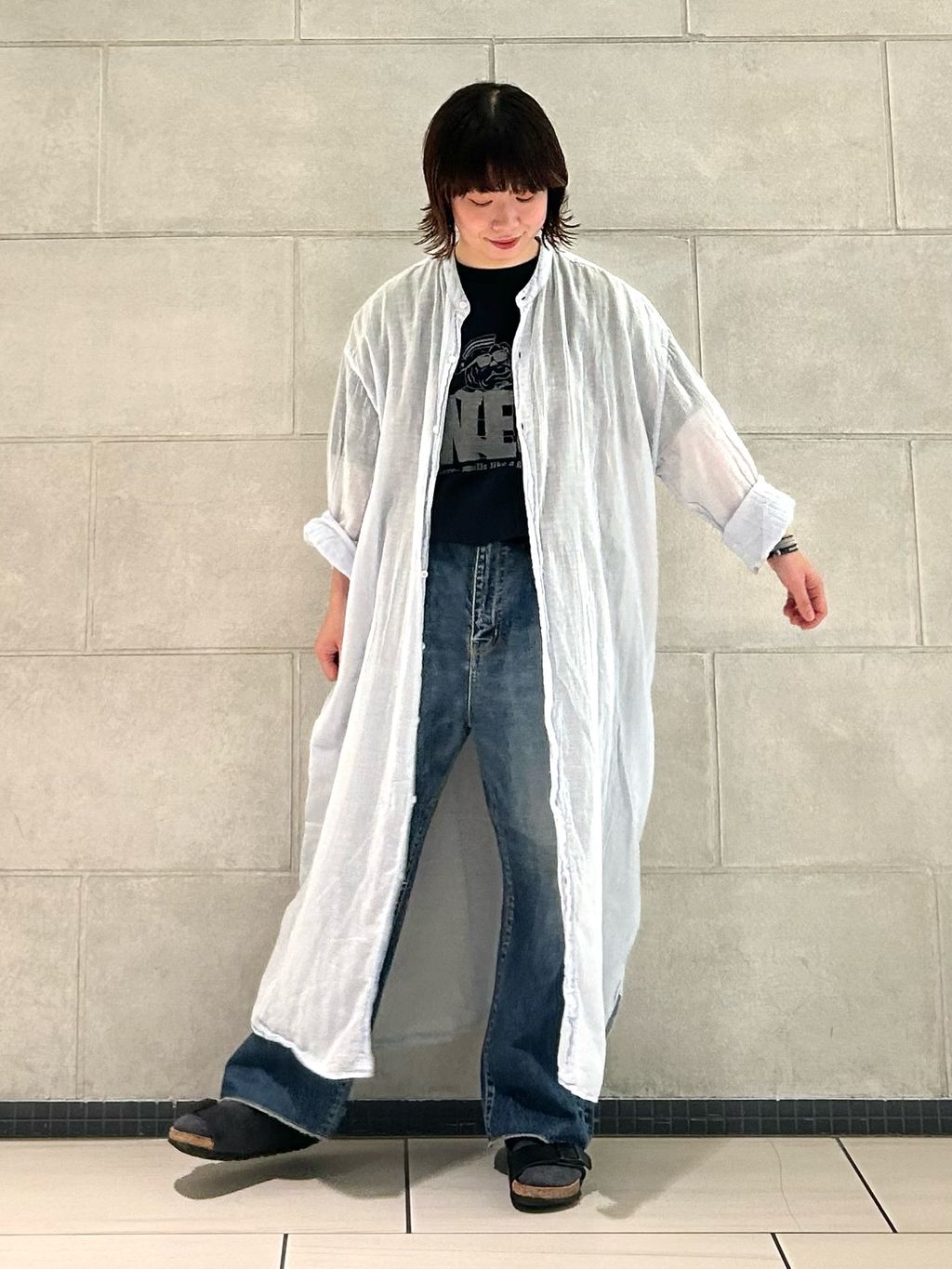 ARMENアーメン journal standard luxe購入2022SS GAUSE UTILITY LONG SHIRTガーゼ ロングシャツ【3】【LSHA70155】 ARMEN】BANDED COLLAR LONG SHIRT 115cmのコーディネートスナップ（A.T