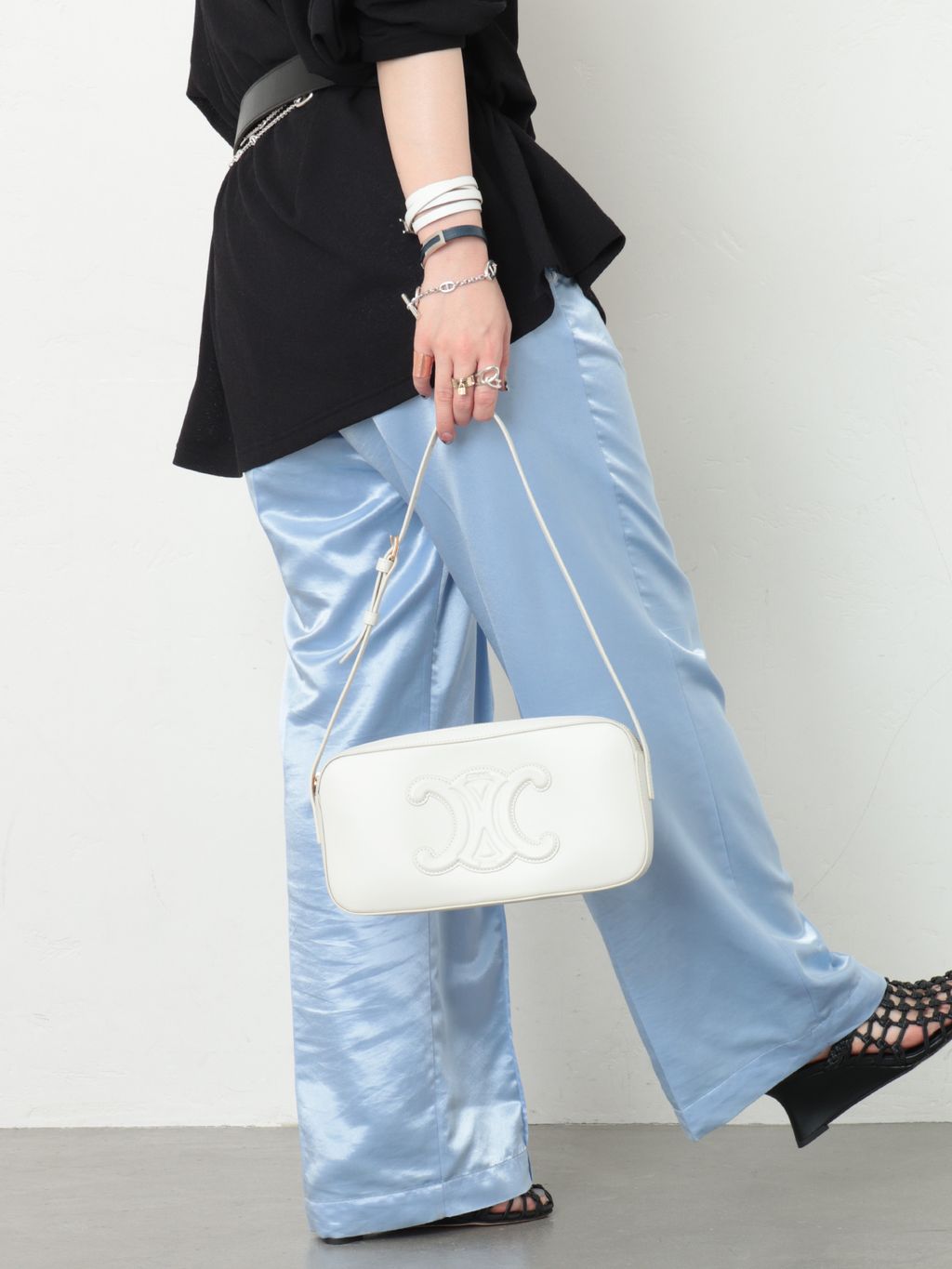 CELINE/セリーヌ】 Cuir triomphe camera bagのコーディネートスナップ