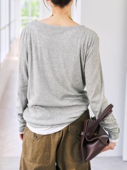 新色有り / 追加予約》シアーボートネックプルオーバーの