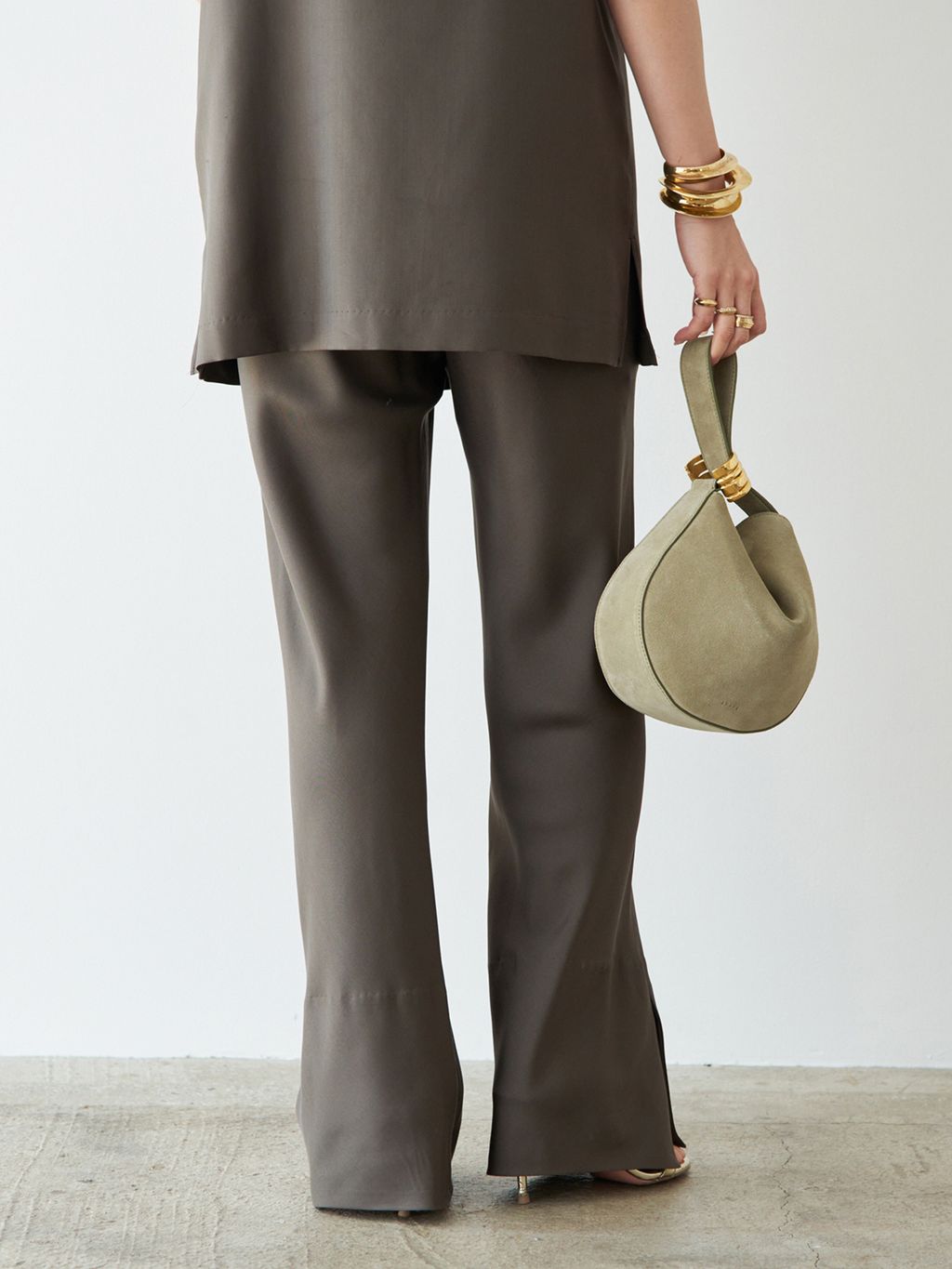 Raspail/ラスパイユ】Standard Silk Pantsのコーディネートスナップ