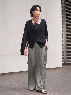 ライトサテンカーゴパンツのコーディネートスナップ（MAE）｜AP STUDIO