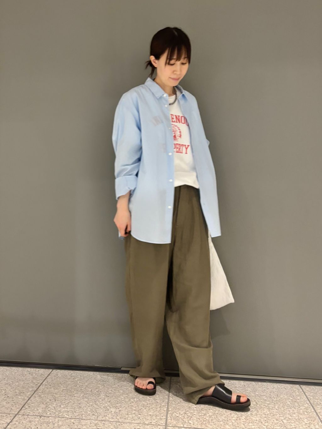ATON】SHRINK COTTON LAWN OVERSIZED SHIRTのコーディネートスナップ
