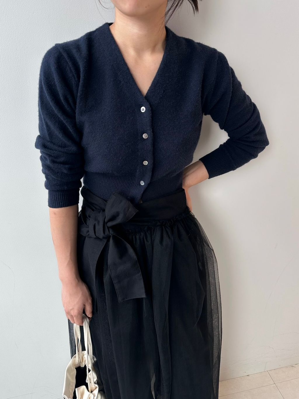 カシミヤVネックカーディガンのコーディネートスナップ（miyu）｜EDIT
