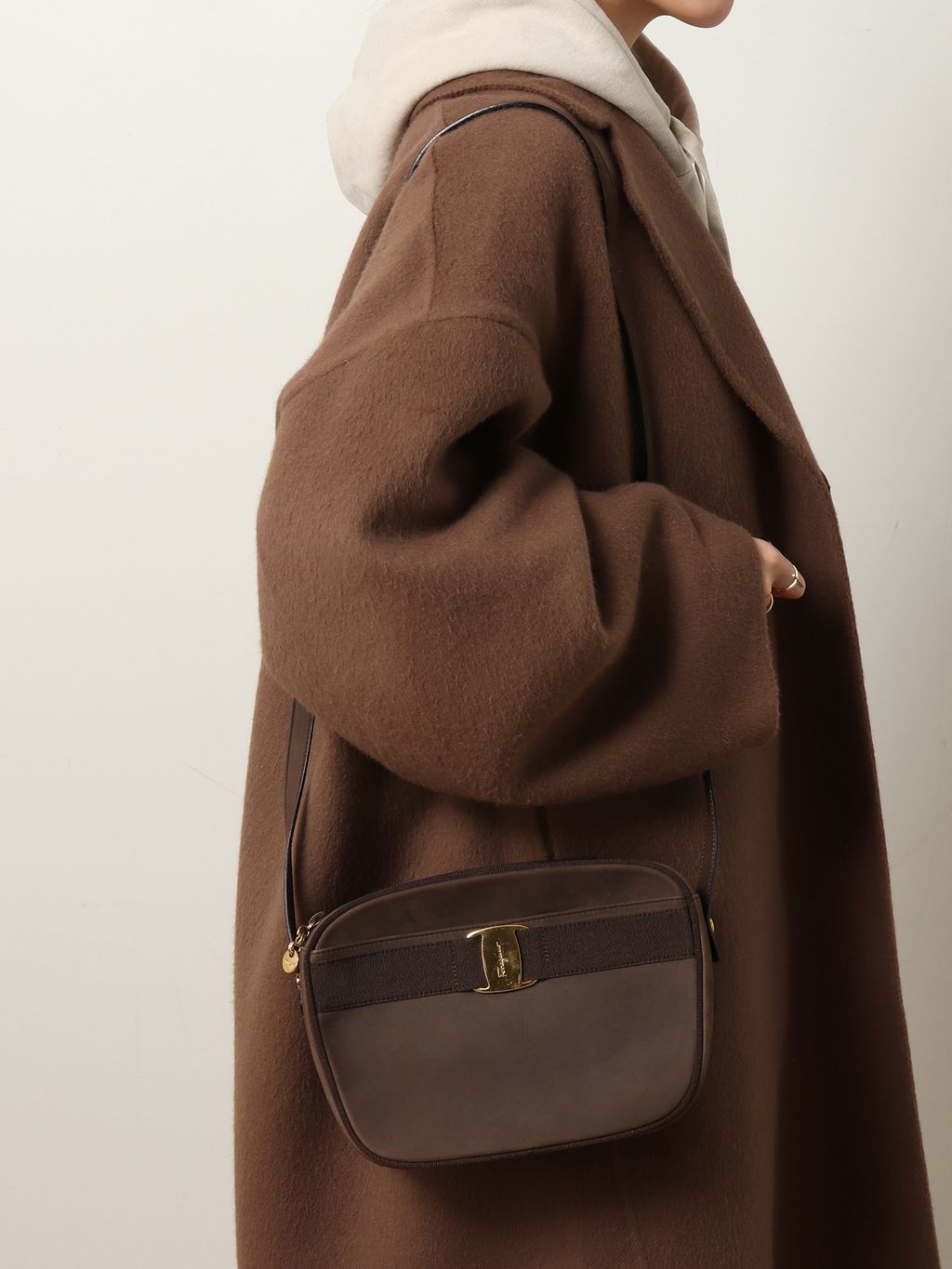 VINTAGE FERRAGAMO/フェラガモ】 Vara ショルダー バッグ suedeの