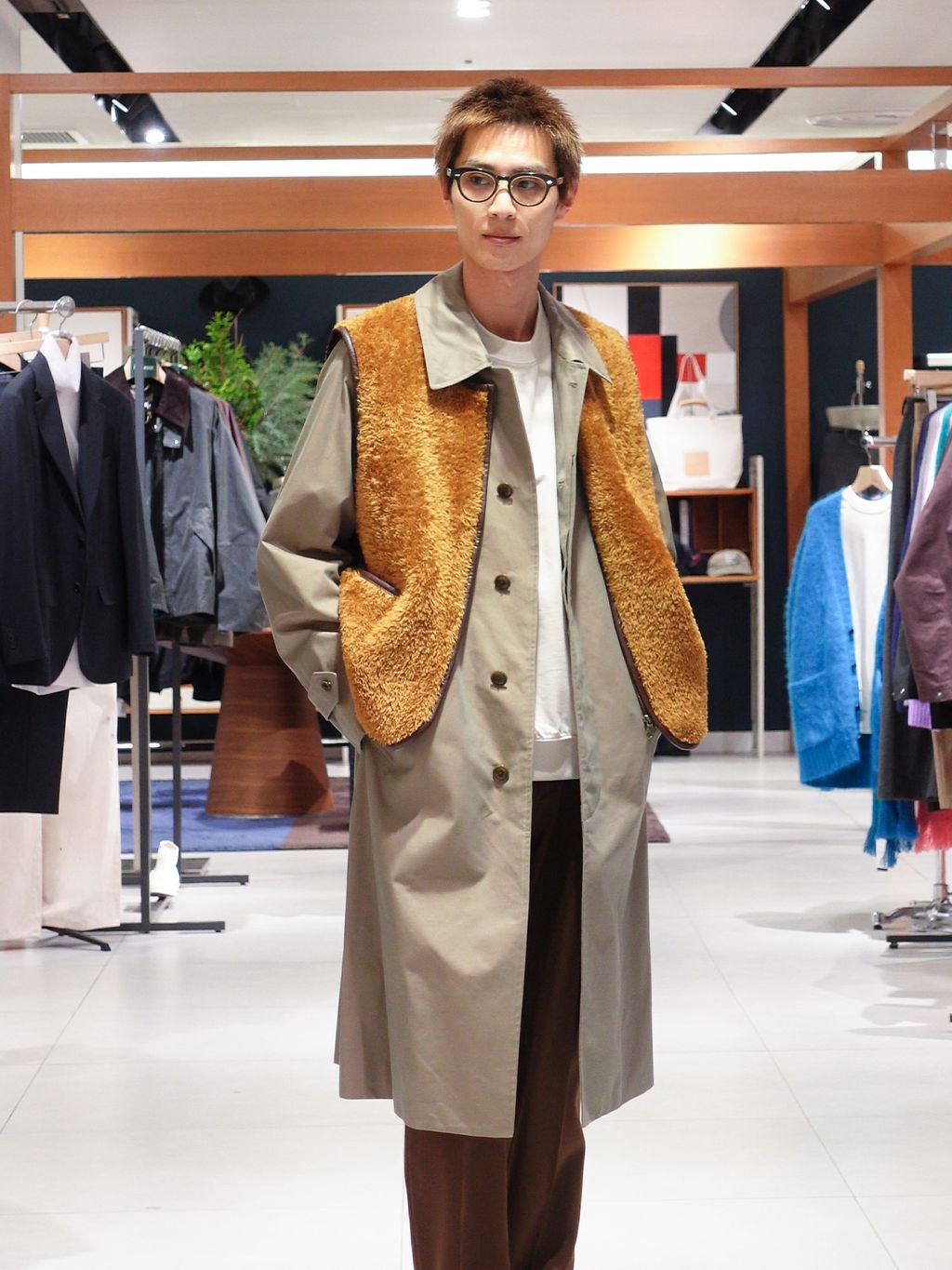 EDIFICE パイピングファーベスト パイピング ファー ベストのコーディネートスナップ（藤田英嗣