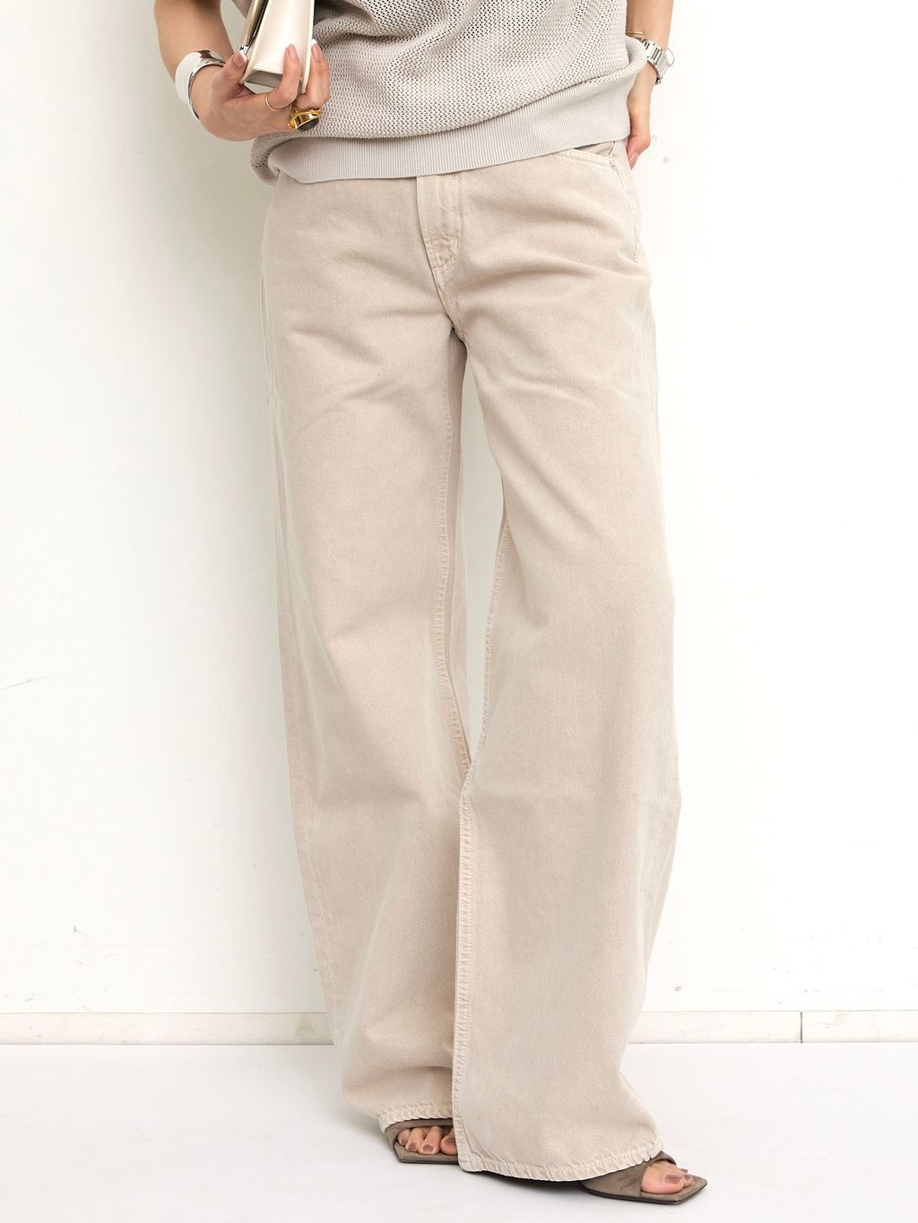 AGOLDE/エーゴールドイー】 LOW CURVE JEANのコーディネートスナップ
