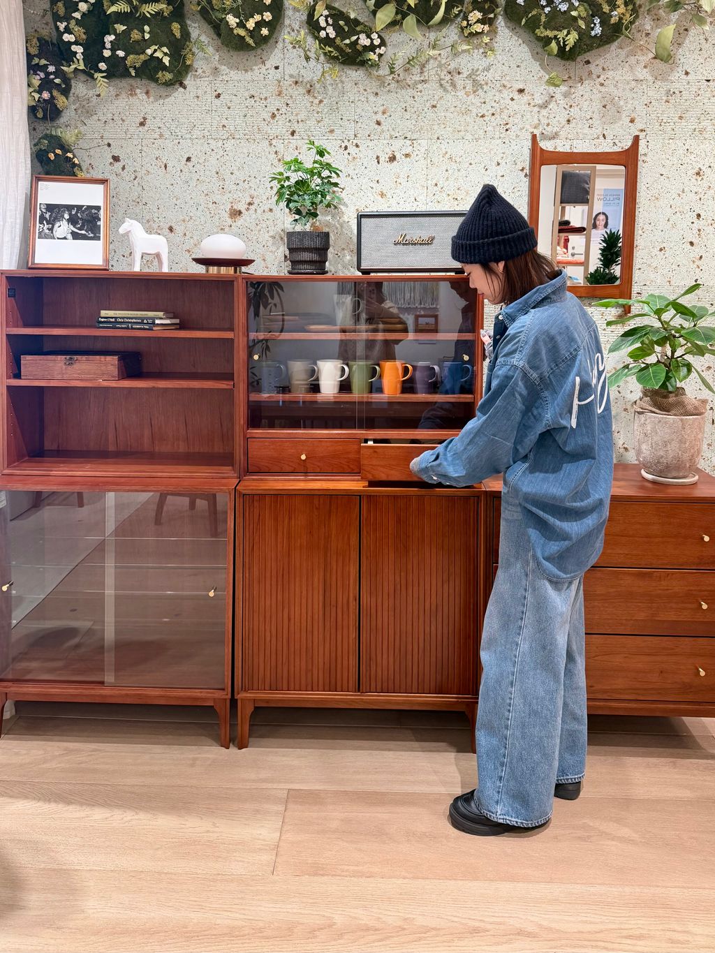 JOURNAL STANDARD FURNITURE