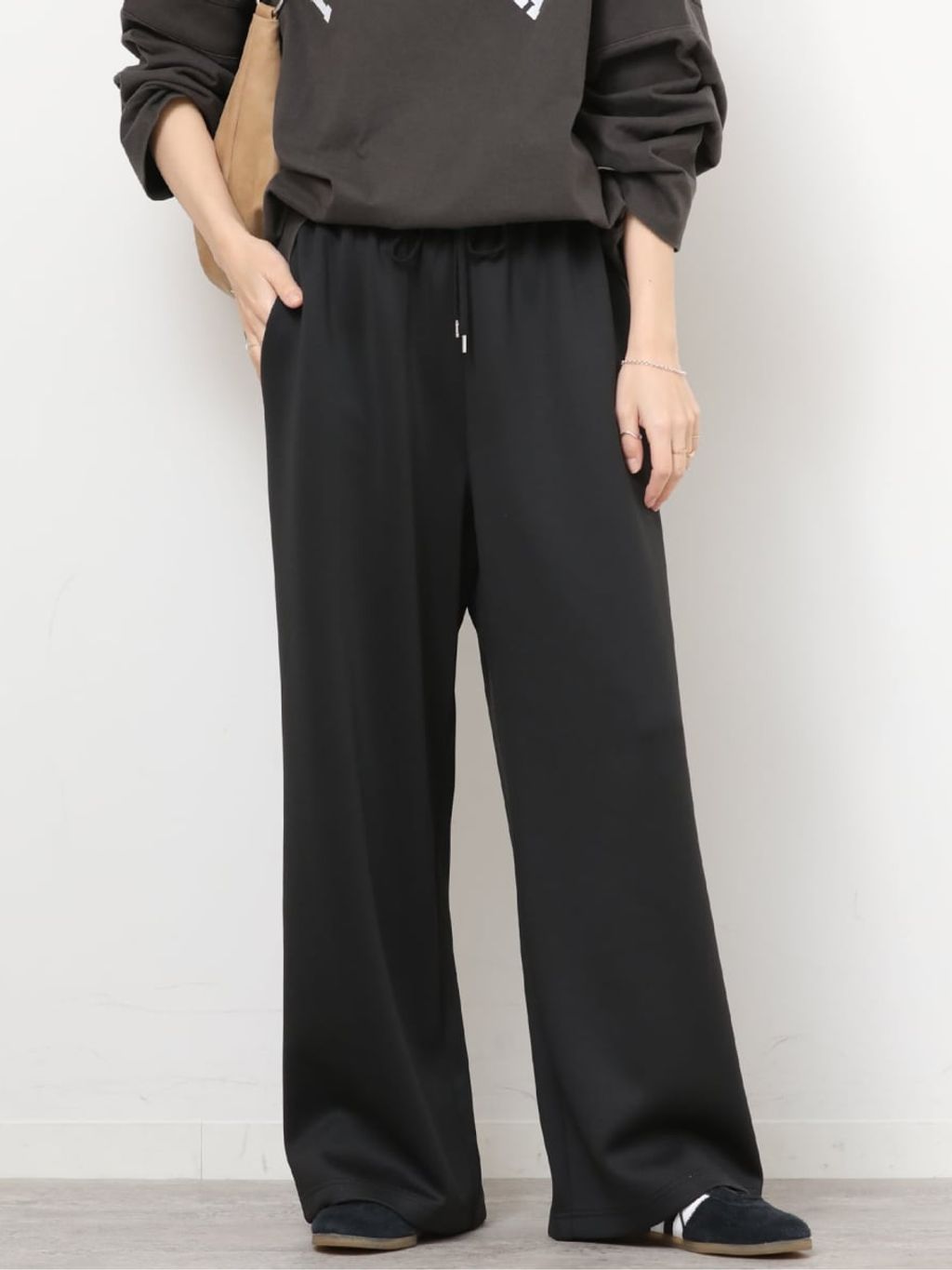 予約》ソフトダンボールイージーパンツのコーディネートスナップ