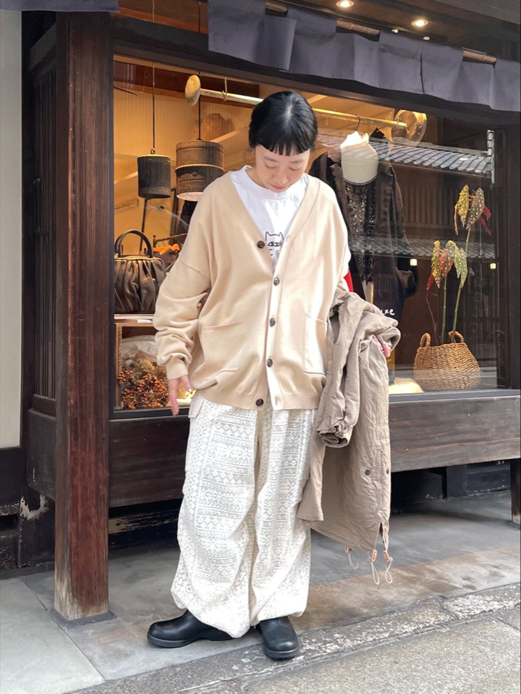 ハイツイストテンジク Vネックカーディガンのコーディネートスナップ