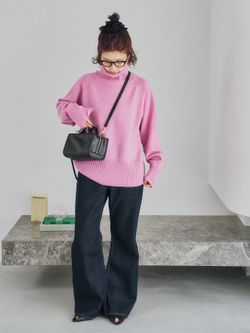 予約》ウールカシミヤハイネックプルオーバーのコーディネートスナップ