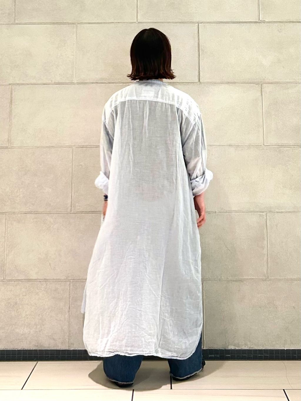 ARMEN】BANDED COLLAR LONG SHIRT 115cmのコーディネートスナップ（A.T