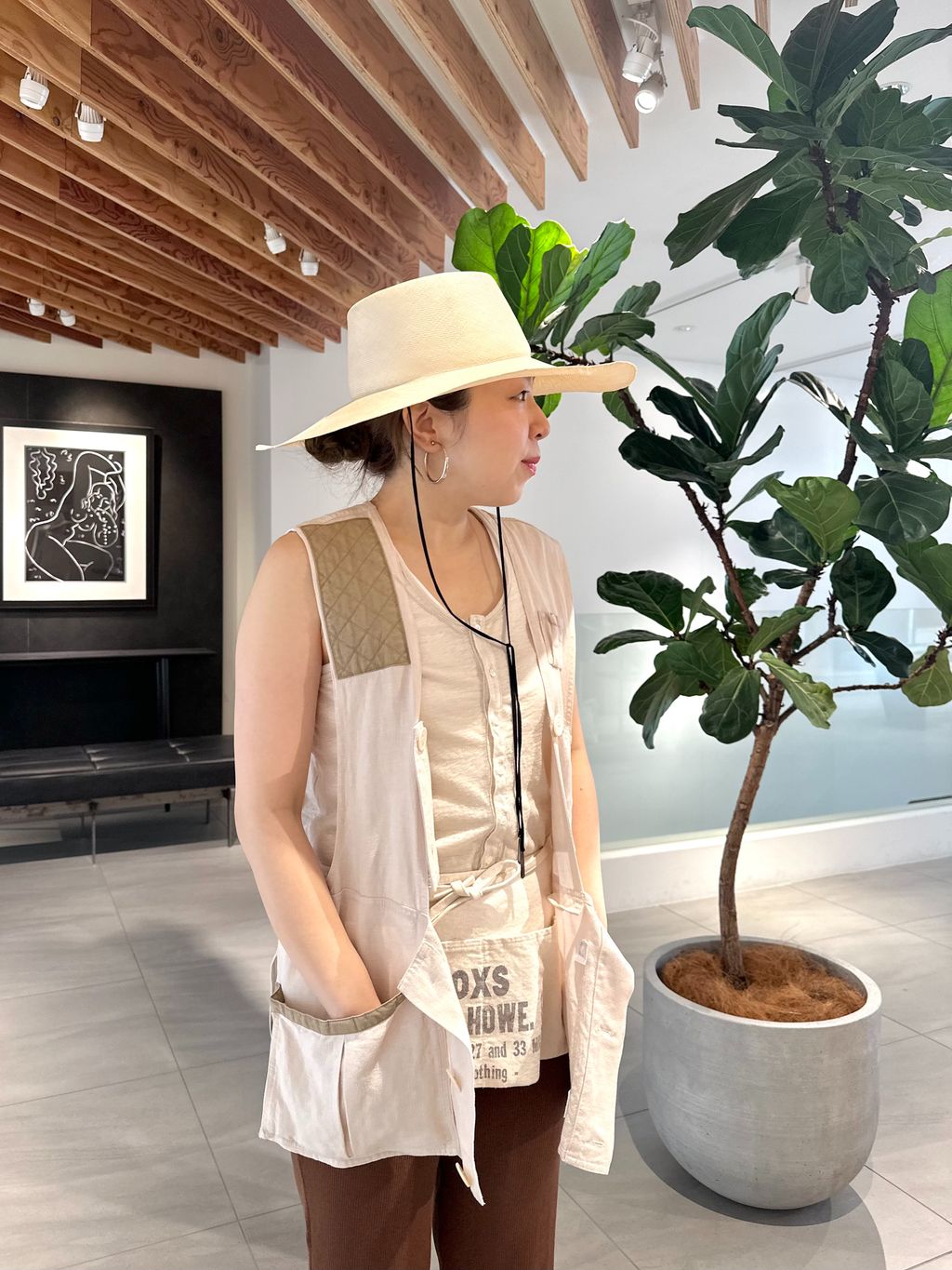 HOWIECLOTHING×FRAMeWORKベストのコーディネートスナップ（sachi
