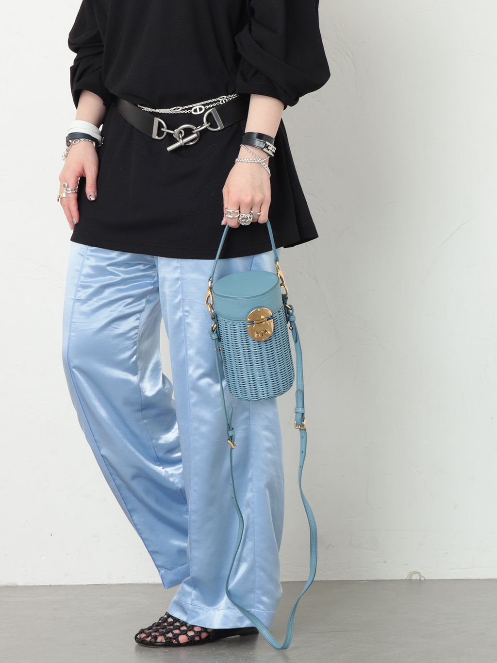 MIU MIU/ミュウミュウ】 Cylinder shoulder 2wayのコーディネート