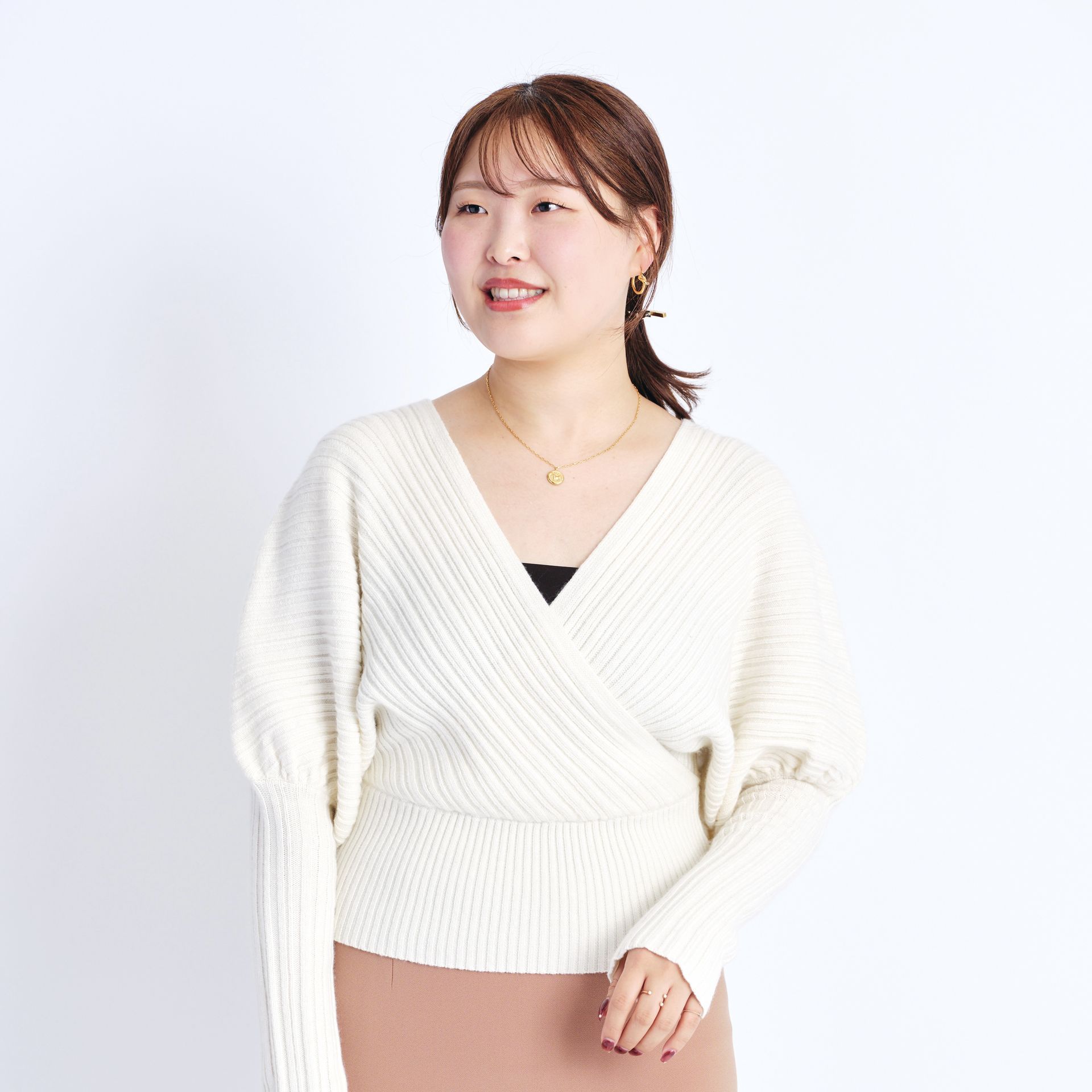 ブライトサテンアコーディオンプリーツスカートのコーディネート