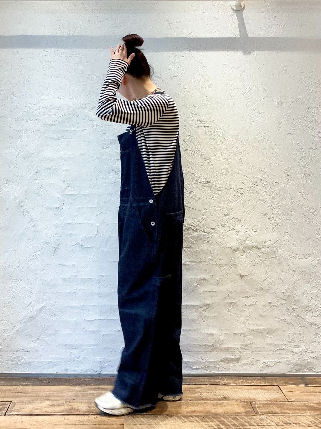 11OZデニムオーバーオール OWのコーディネートスナップ（H.M