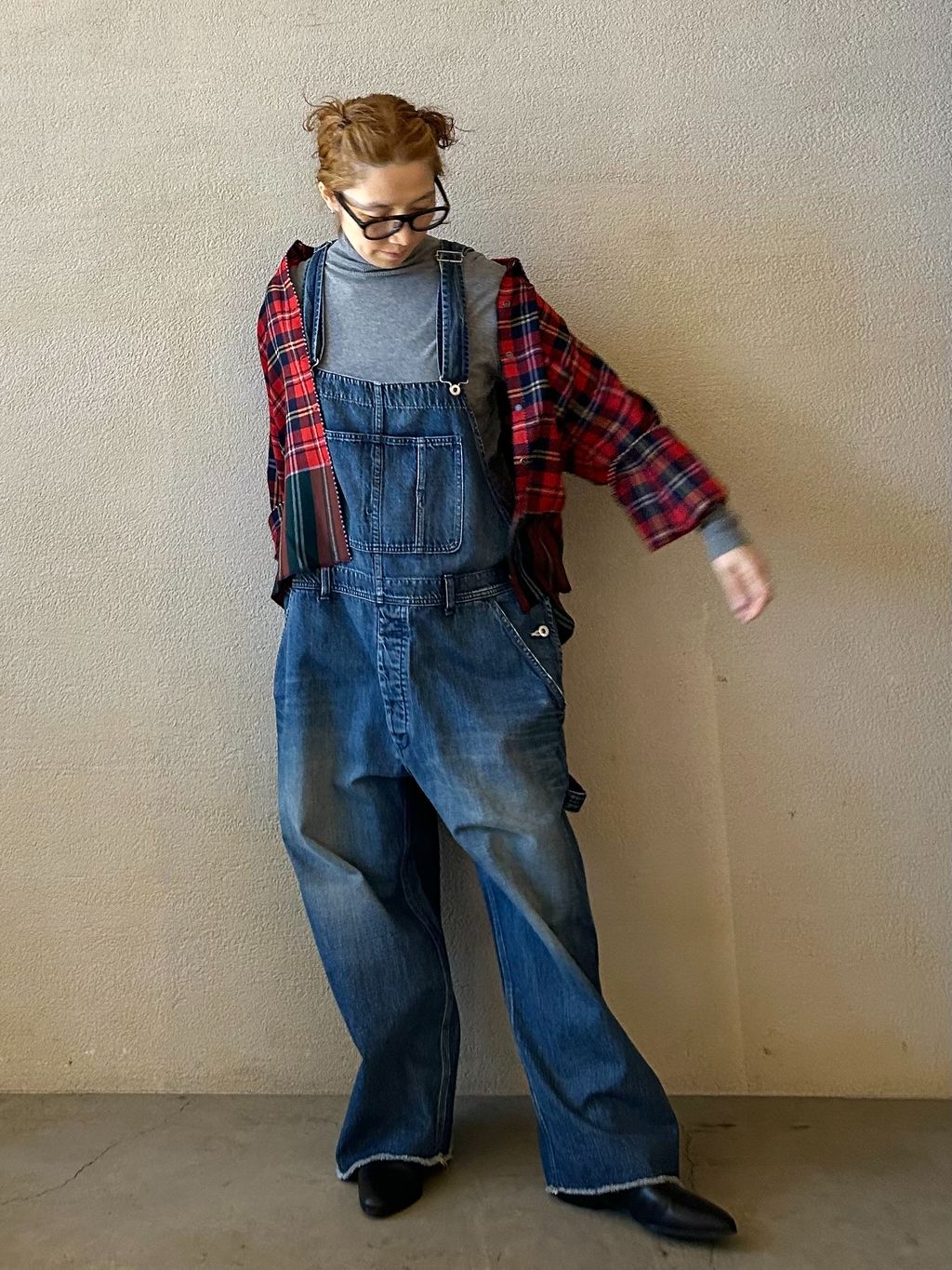 11OZデニムオーバーオールのコーディネートスナップ（OE）｜journal