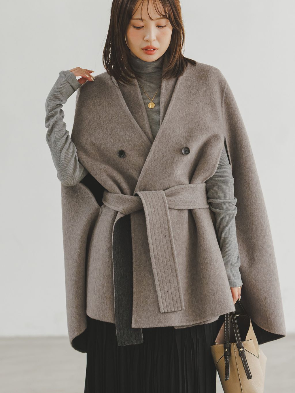 予約》【L'AUBEBLANC×NOBLE】 Dual Face Cape Coatのコーディネート