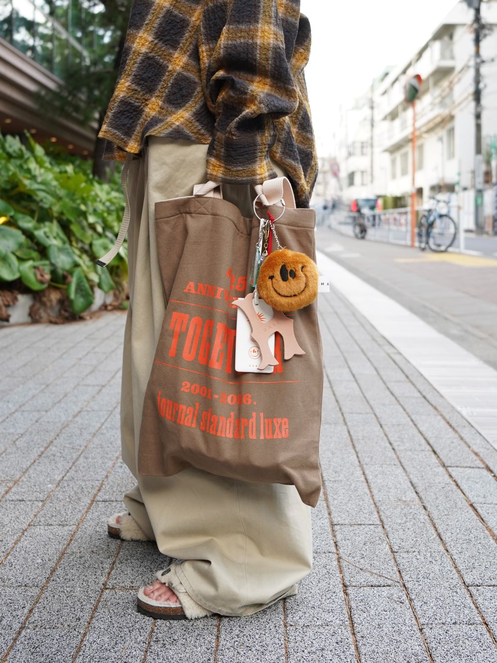 25THトート スモールのコーディネートスナップ（KS）｜journal