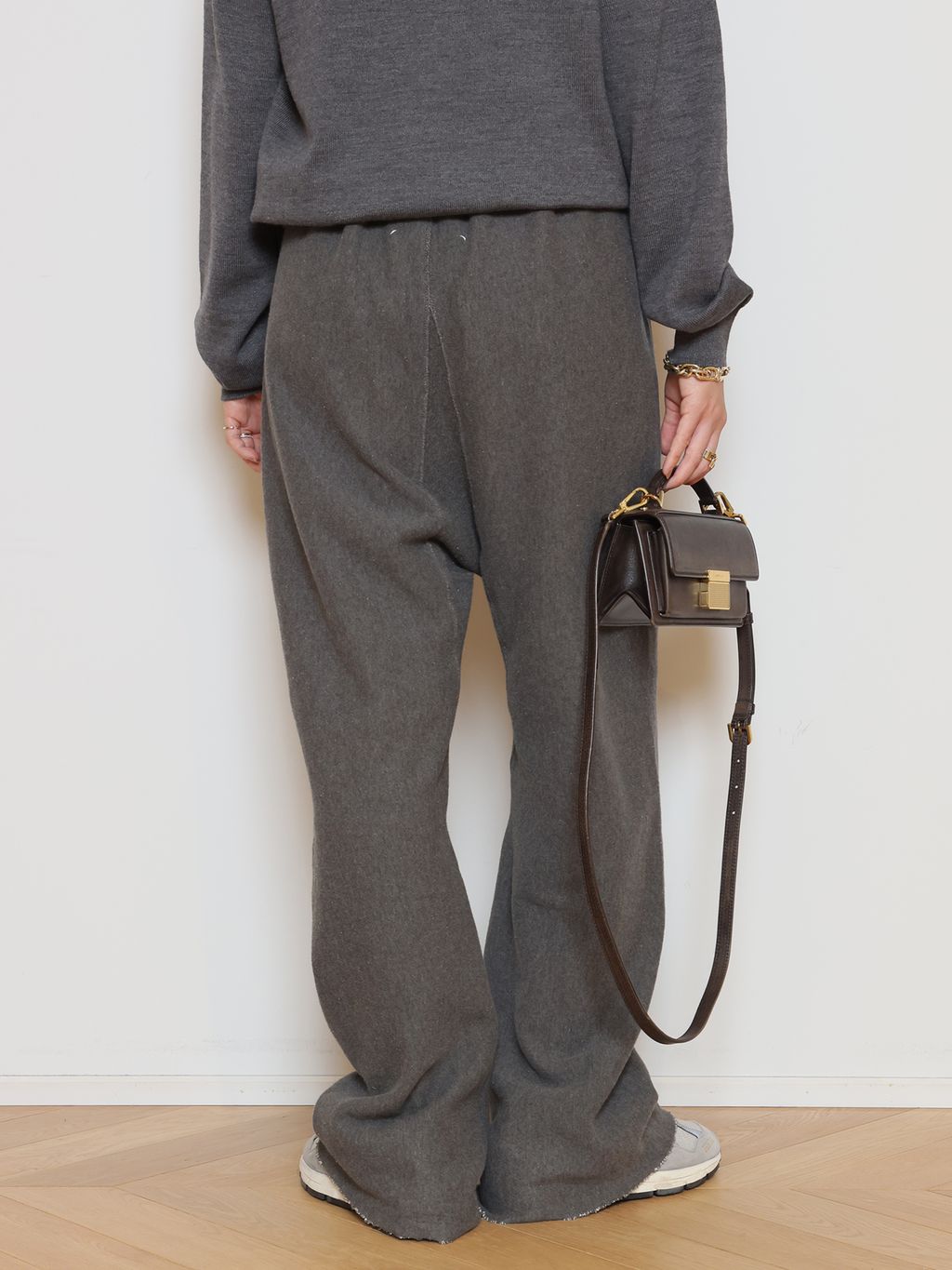 WISH クルーネックプルオーバーのコーディネートスナップ（HASE