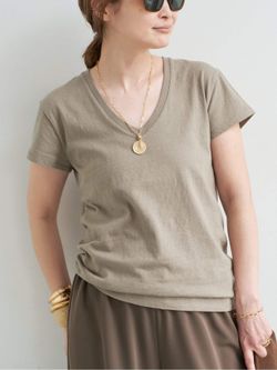 CALUX/キャラクス】 Vネック Tシャツのコーディネートスナップ（MIZU