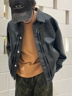シンセティック レザー トラッカージャケットのコーディネートスナップ