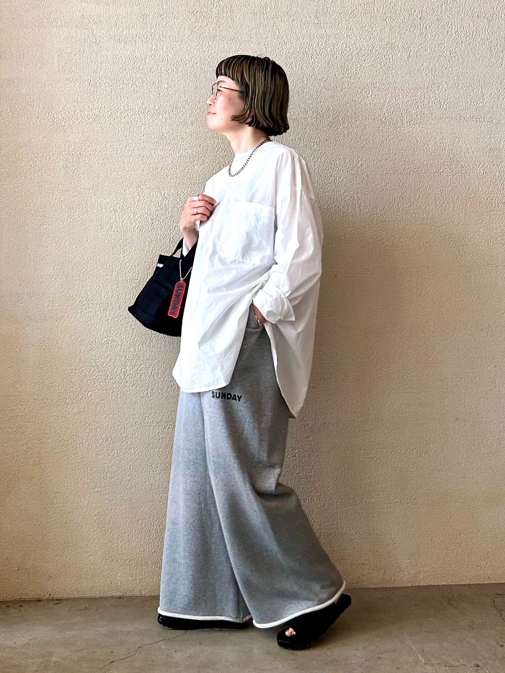 オーバーサイズ SUNDAY スウェット　journalstandardluxe 予約》SUNDAY スウェットパンツのコーディネートスナップ（E.O