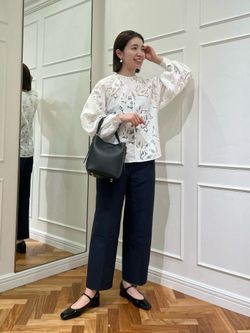 NAVY レースボリュームスリーブブラウスのコーディネートスナップ（ito