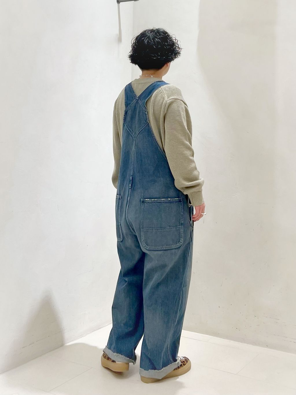 11OZデニムオーバーオールのコーディネートスナップ（M.M）｜journal