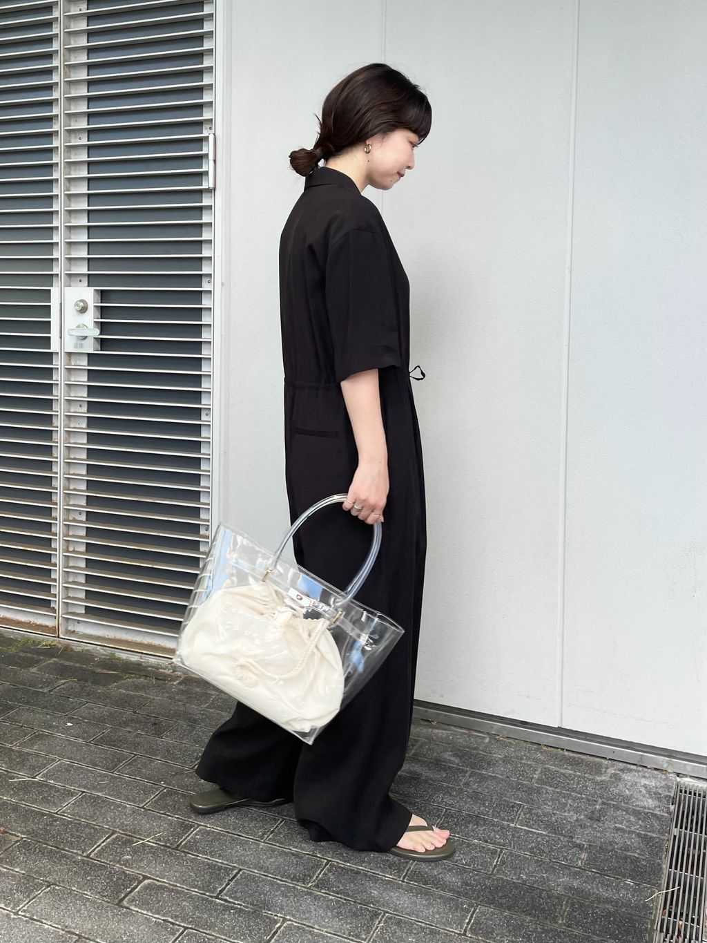 Lundi SLOBE別注 PVCバッグのコーディネートスナップ（miya）｜SLOBE