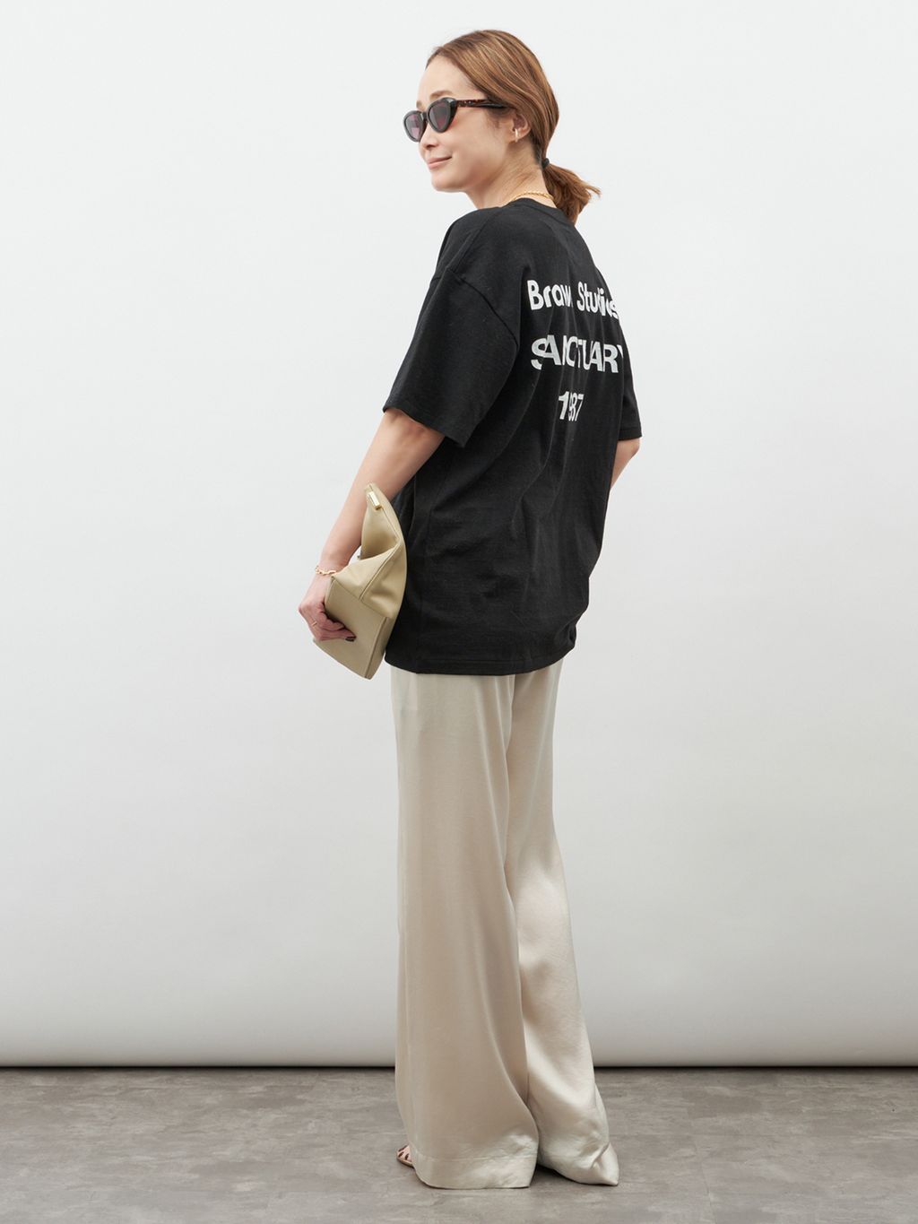 BRAWN/ブラウン】 LOGO Tシャツのコーディネートスナップ（MIZU