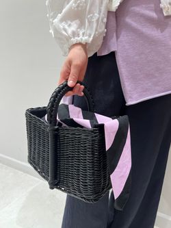 フラワージャガードボリュームブラウスのコーディネートスナップ