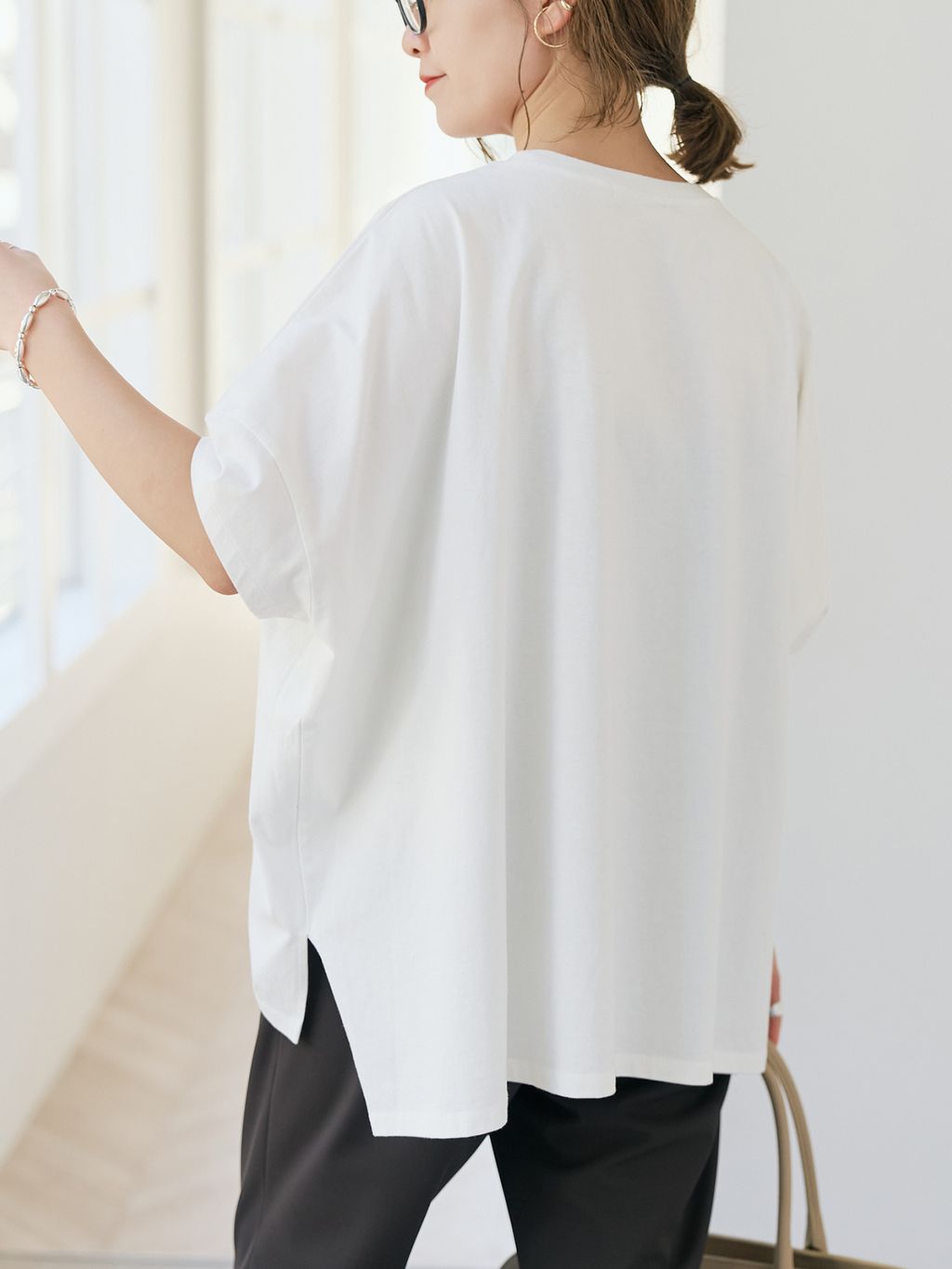 スリットイージーパンツのコーディネートスナップ（RIKA）｜Spick