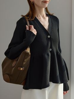 Vネックペプラムカーディガンのコーディネートスナップ（hareko