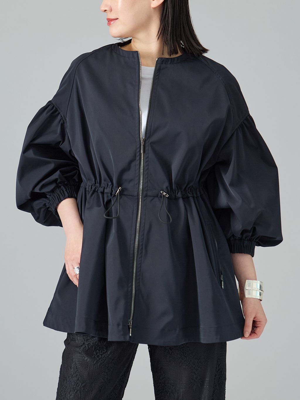 追加2予約》ノーカラーギャザーZIPブルゾンのコーディネートスナップ