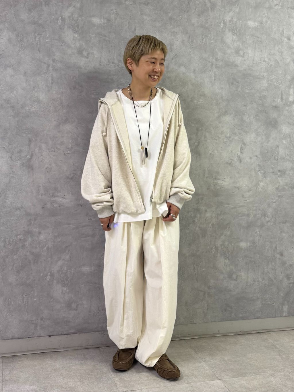 ウェザークロス タックシームパンツのコーディネートスナップ（E.M