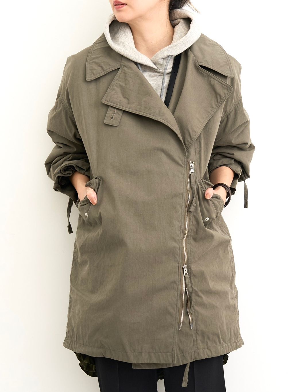 アパルトモン　Lisiere ブラック　フード　コート 予約》LISIERE MILITARY COATのコーディネートスナップ（BUYER.N）｜L