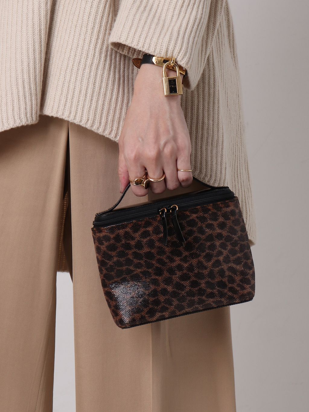 VINTAGE LOEWE/ロエベ】ミニバニティバッグ leopardのコーディネート