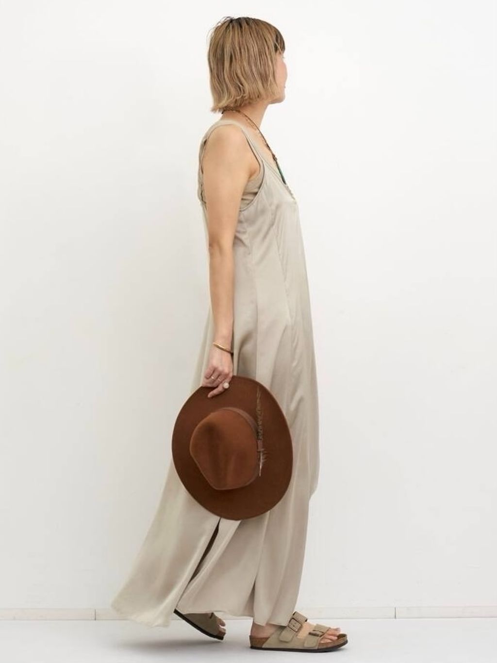 Satin Cami Dressのコーディネートスナップ（STAFF.T）｜L'Appartement