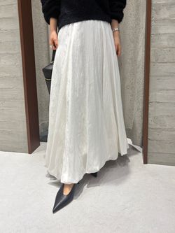 フェザーカノコスキッパーニットのコーディネートスナップ（kinn