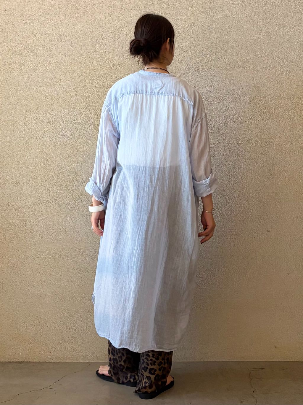 ARMENアーメン journal standard luxe購入2022SS GAUSE UTILITY LONG SHIRTガーゼ ロングシャツ【3】【LSHA70155】 ARMEN】BANDED COLLAR LONG SHIRT 115cmのコーディネートスナップ（A.S